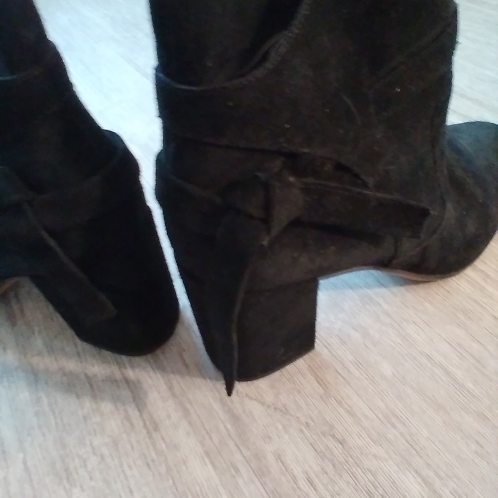 Franco Sarto 8.5 Sanitized/Cleaned Black Suede